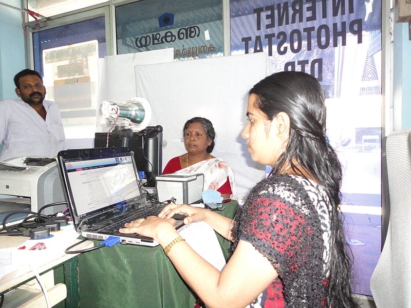 https://en.wikipedia.org/wiki/Women_in_India#/media/File:Adhar_process.JPG