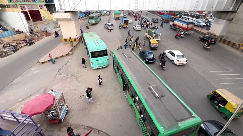 bus stop on iblur junction