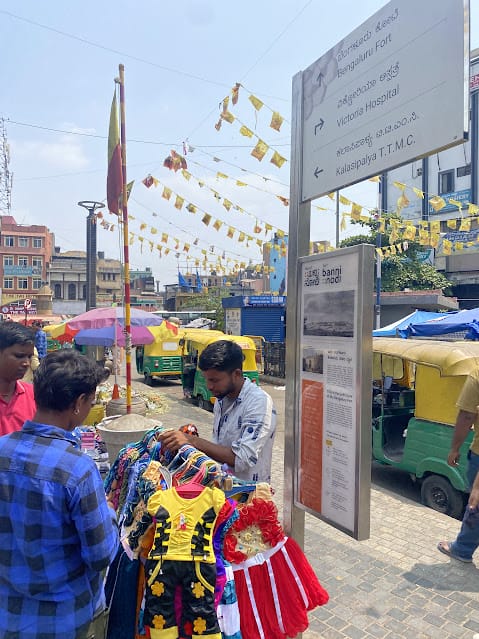 Signboards of Banni Nodi outside KR Metro Station