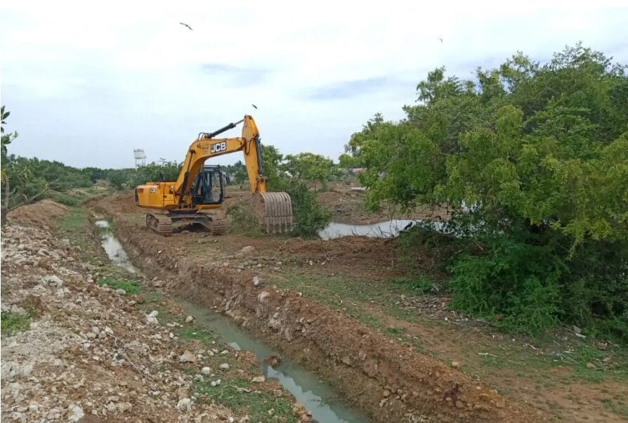 desilting the polachery lake