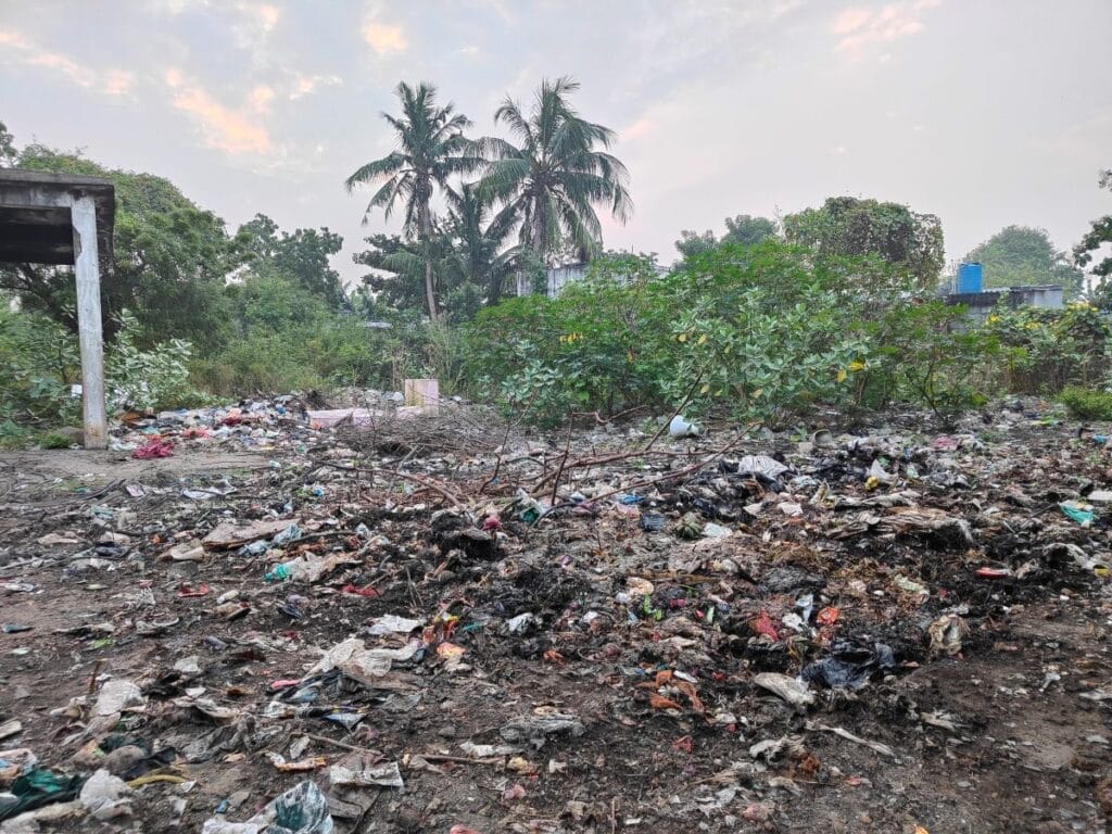 Garbage dump on Sembakkam Lake