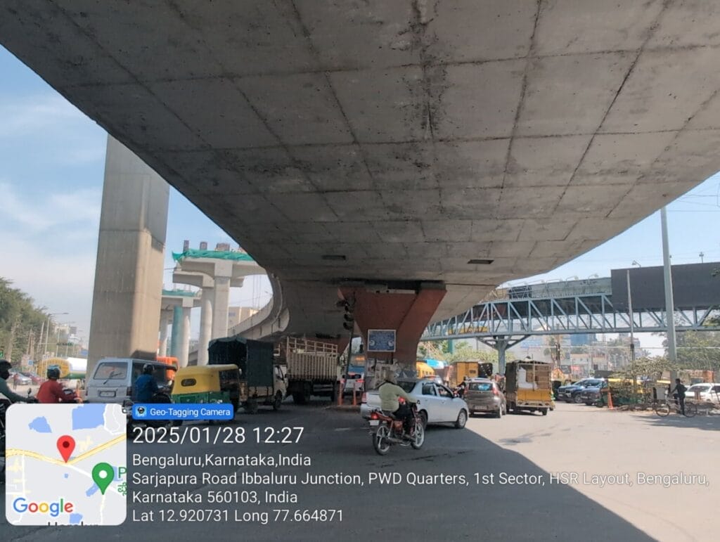 geo-tagged image of Iblur junction depicting congestion 